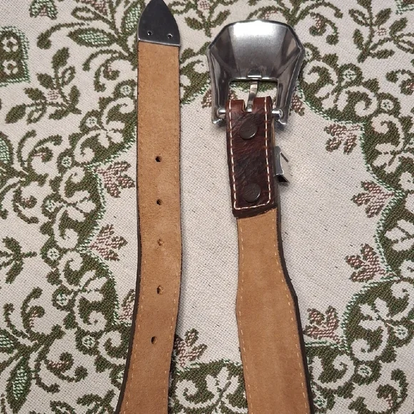 Elegant Brown Leather Belt with Silver Buckle - Picture 12 of 16